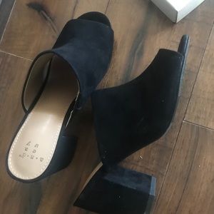Women’s Dudu black heel mules